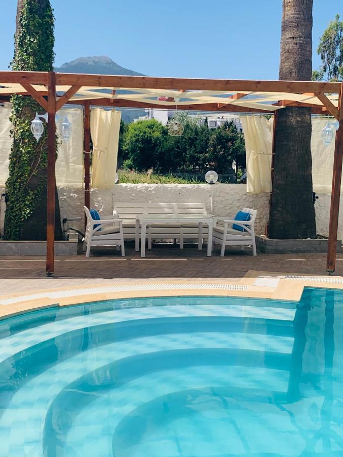 קוסדסי Holiday Hotel מראה חיצוני תמונה