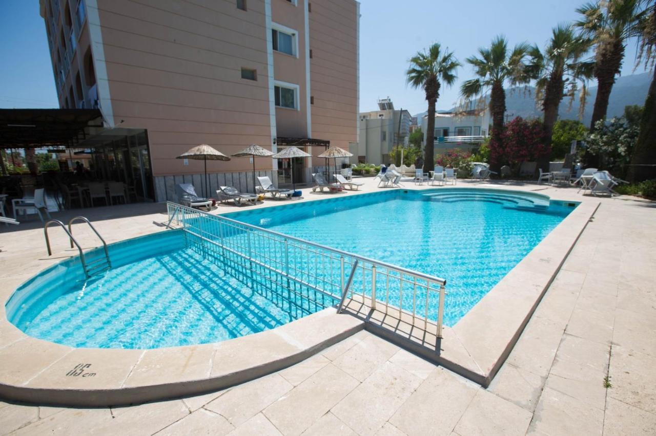 קוסדסי Holiday Hotel מראה חיצוני תמונה