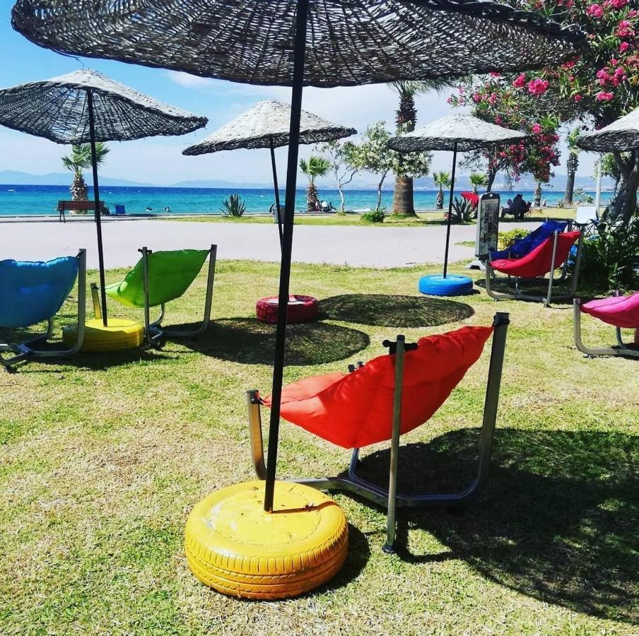 קוסדסי Holiday Hotel מראה חיצוני תמונה