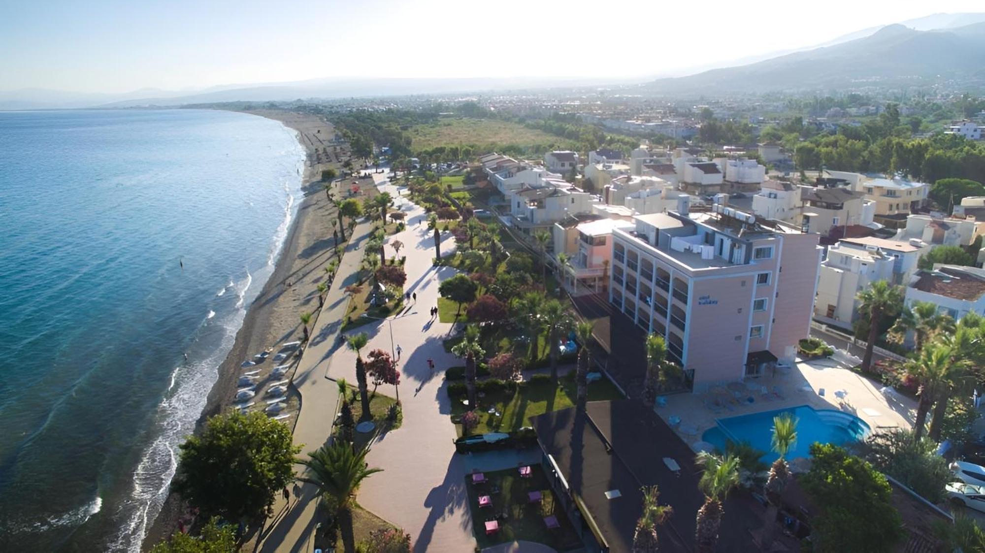 קוסדסי Holiday Hotel מראה חיצוני תמונה